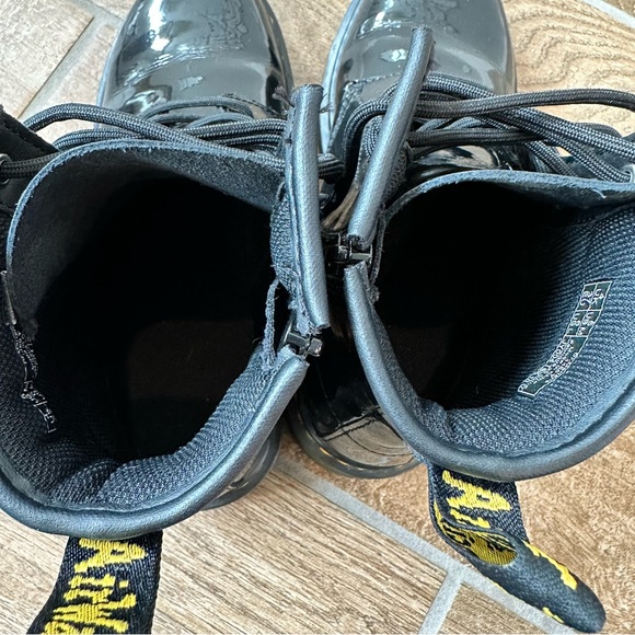 Doc Marten’s Junior 1460 Patent Leather Lace Up Boots Size 5 Black Lucido - Picture 8 of 14